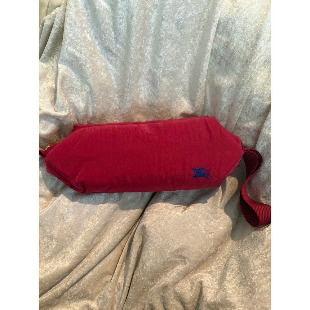 Burberry makeup trousse in red
